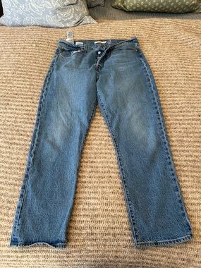 Classic women’s Levi’s Blue Jeans - Straight Fit